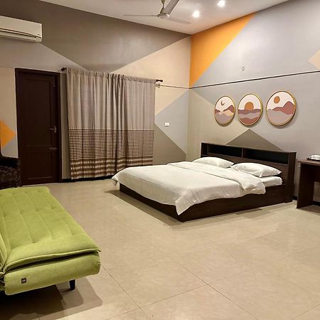 Costa Verde Luxury Seafront Villa Chennai Exterior photo